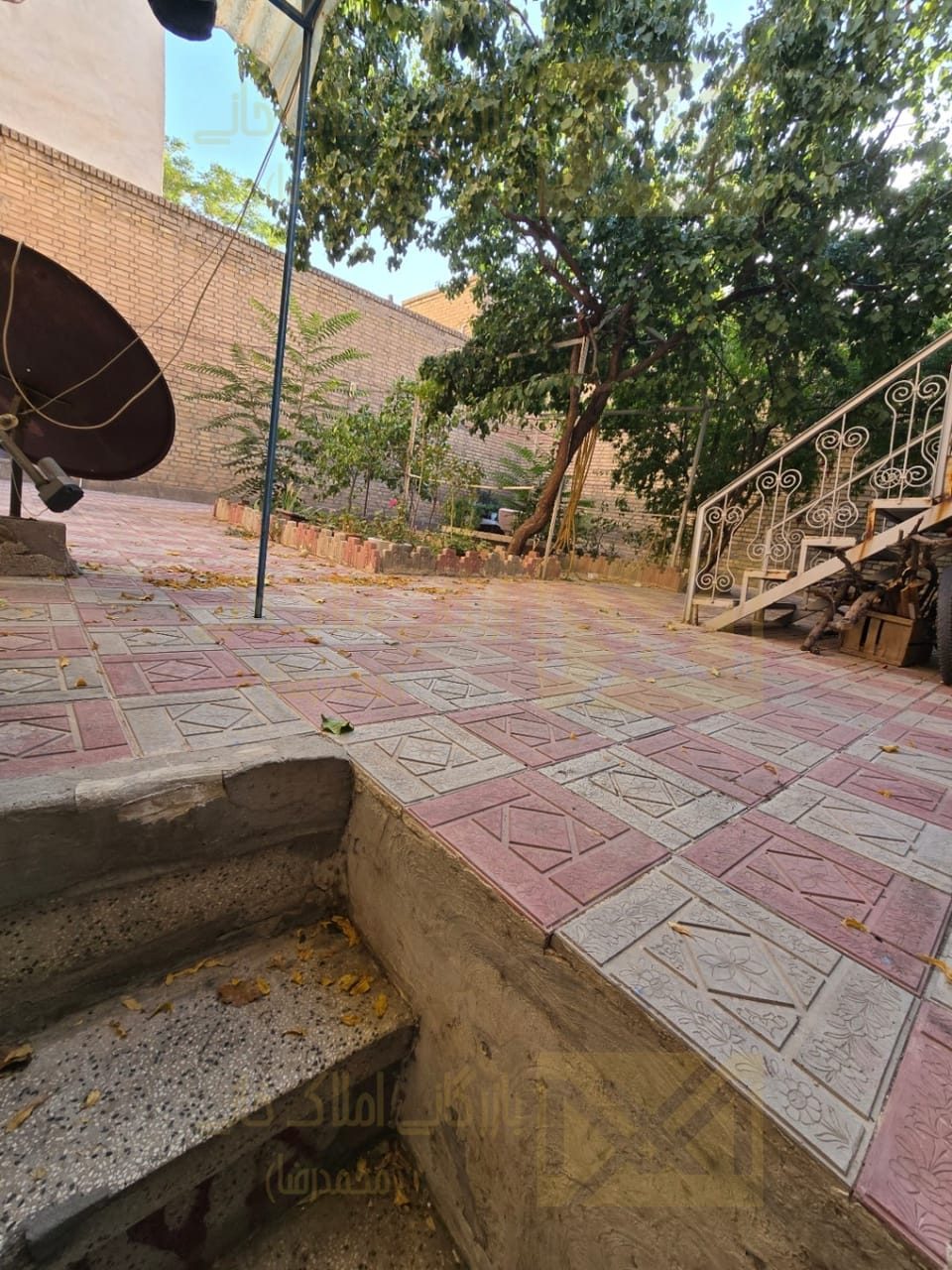حیاط ۲۸۰ متری مابین پاستور جدید و چهارراه طالقانی